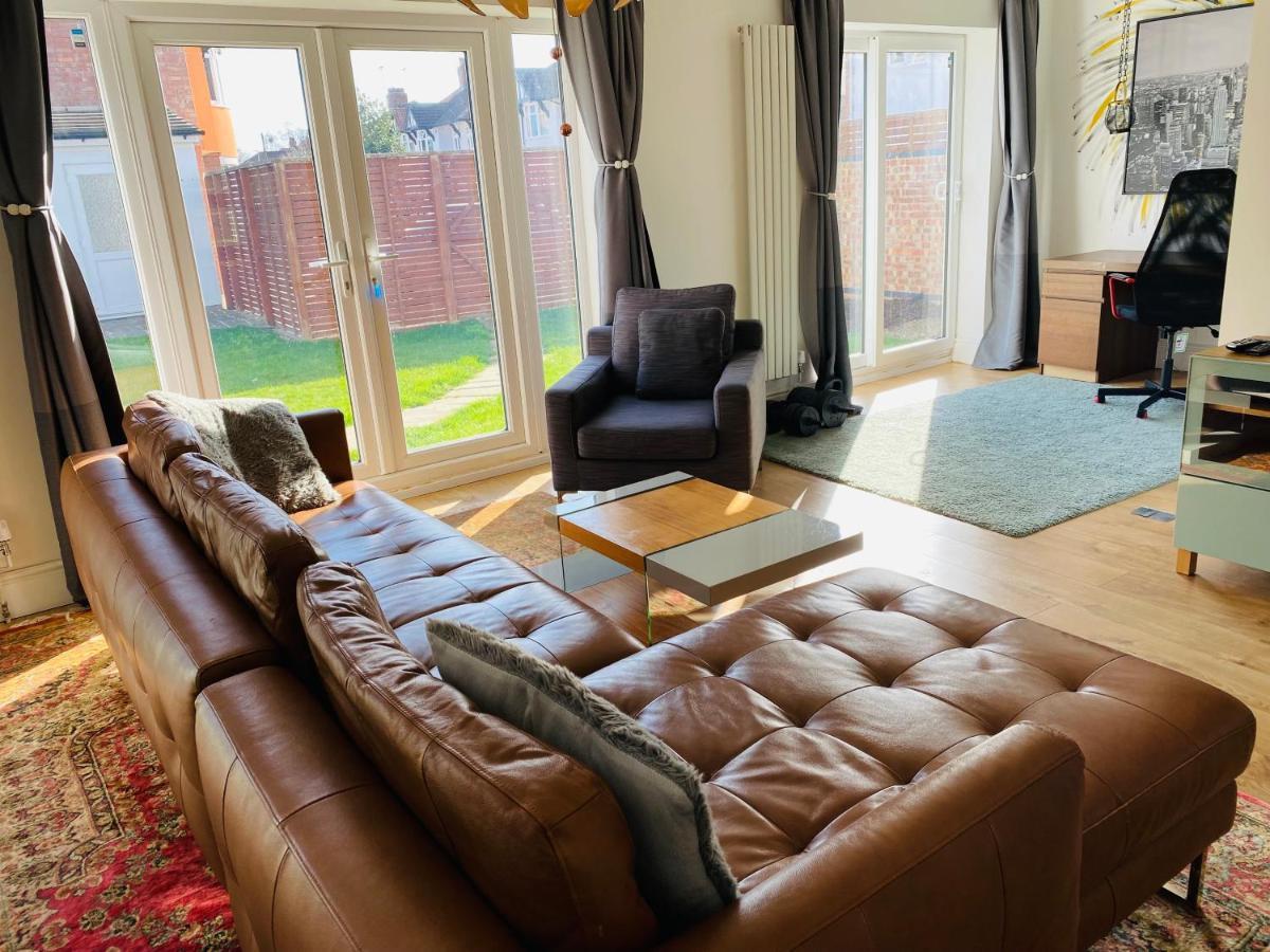 Mayors House Ideal For Groups & Business Villa Питерборо Екстериор снимка